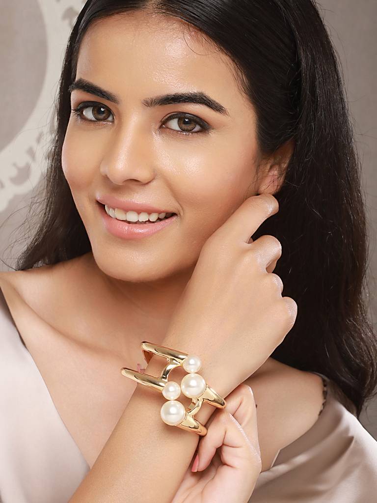 Anti-Tarnishgold Plated Big Pearl Studded Cuff Kada Bracelet : STBR8098