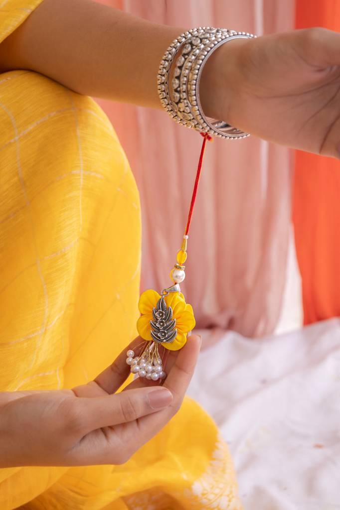 925 Sterling Silver Intricate Leaf Pendant Blooming Lumba Rakhi : SRK505214