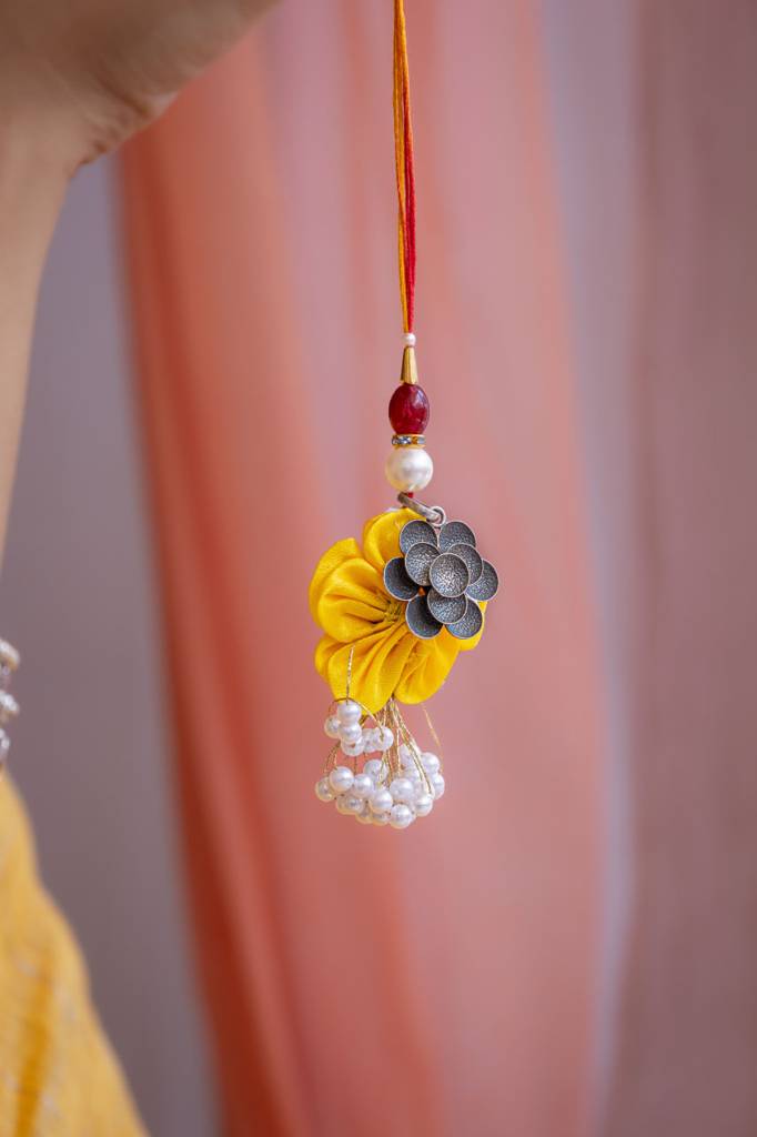 925 Sterling Silver Textured Flower Necklace Blooming Lumba Rakhi : SRK505216