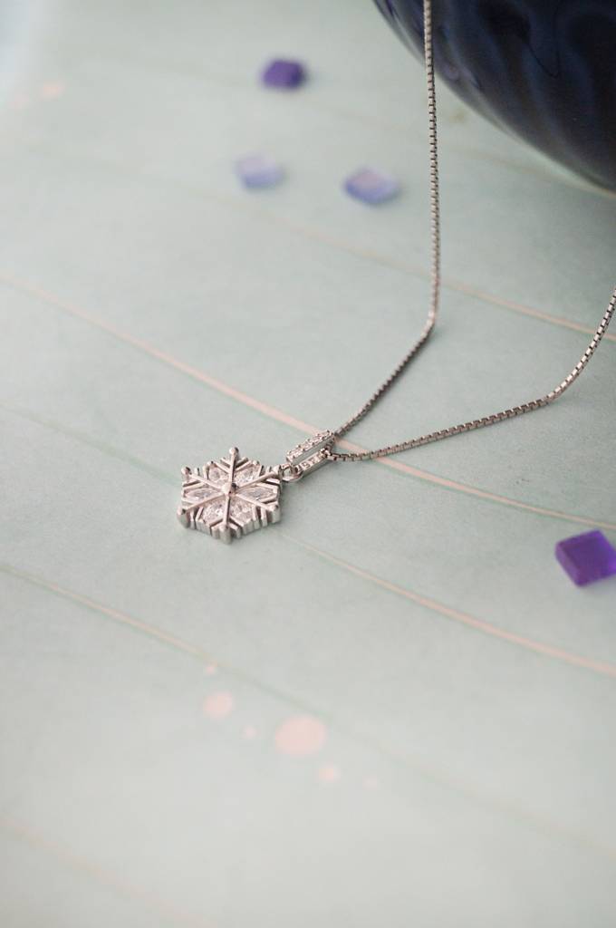 Snow Flake Sterling Silver Pendant Set With Chain : MZSJPSC574D2220