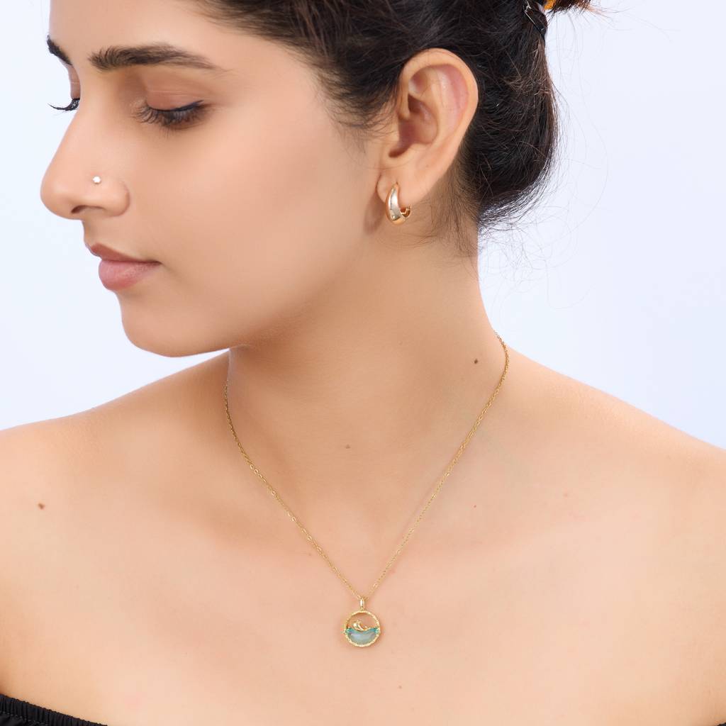 Golden Whale Glass Pendant Necklace : NK148