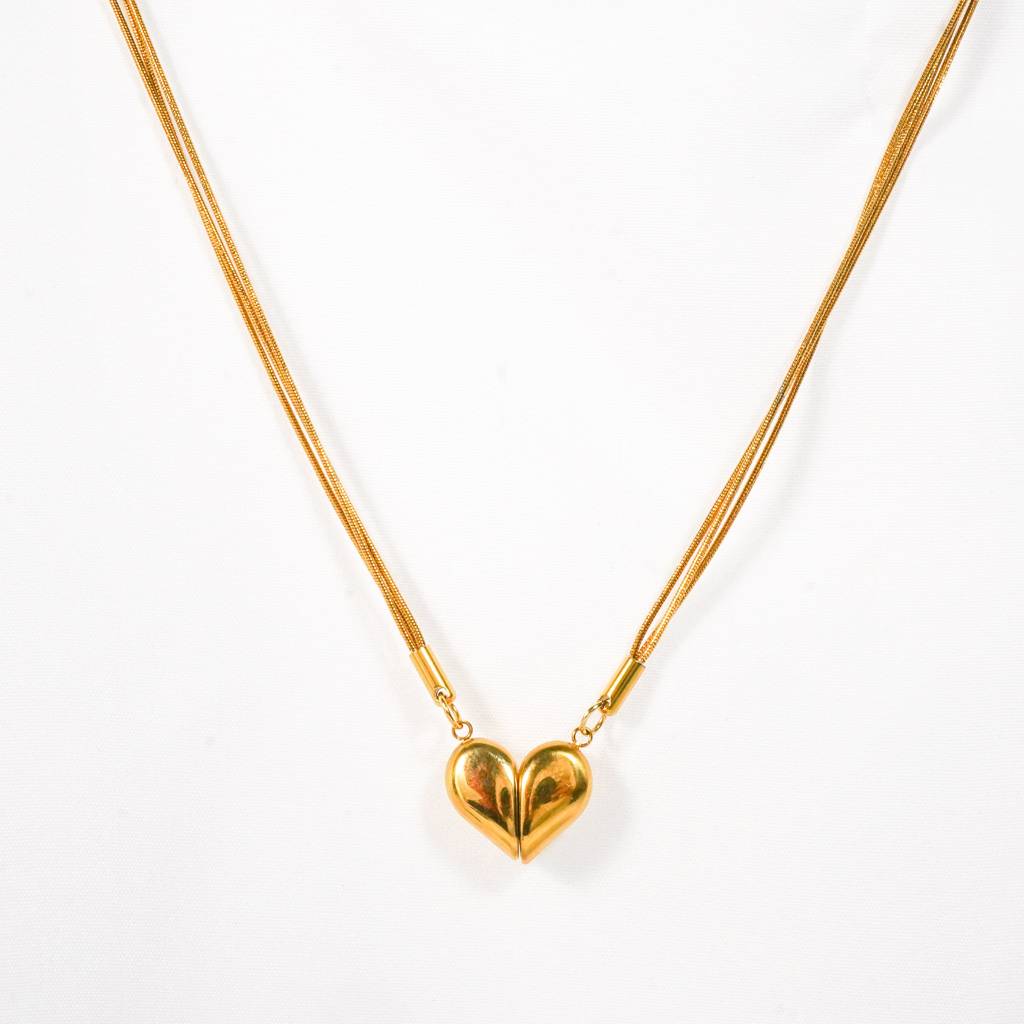 Magnetic Love Heart Necklace : NK182