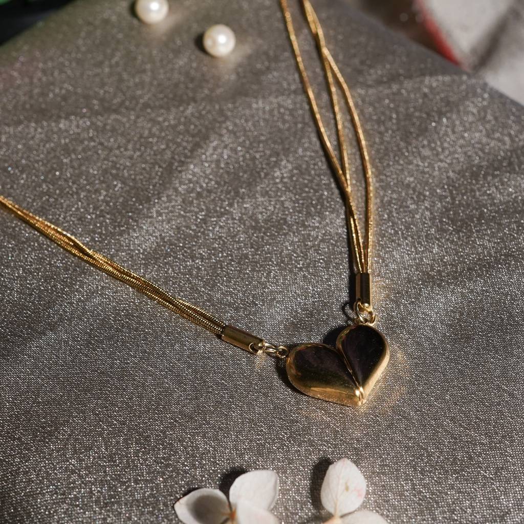 Magnetic Love Heart Necklace : NK182