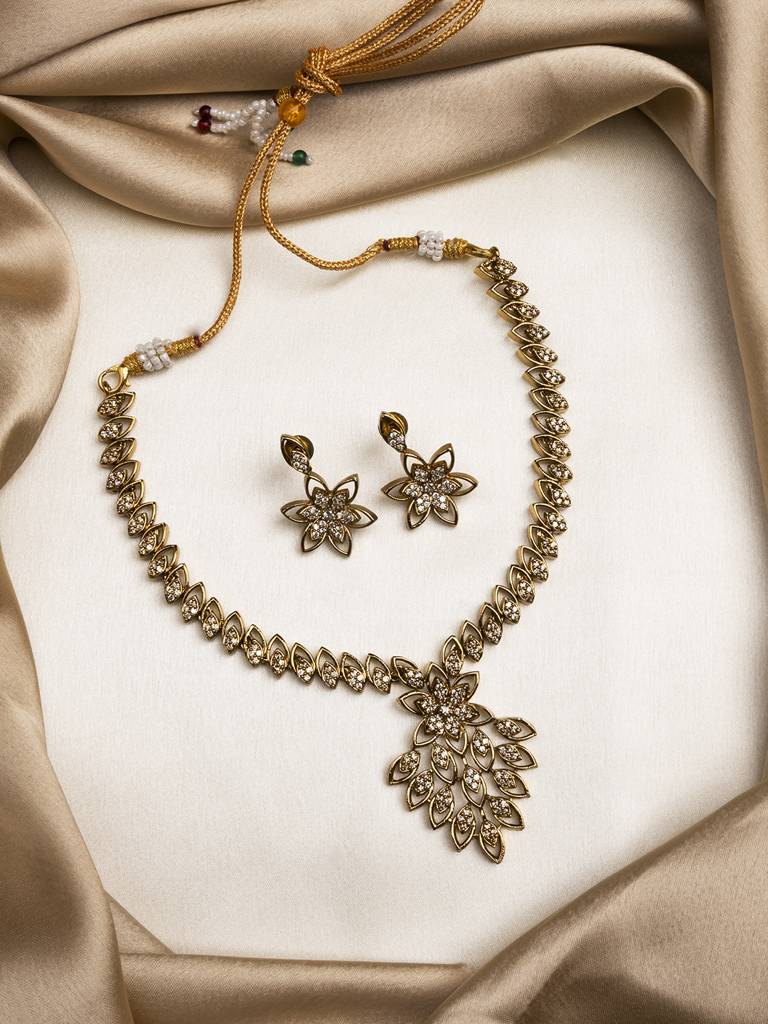 Gold Plated Ad Studded Leaf Style Attigai Necklace Set Alloy Gold