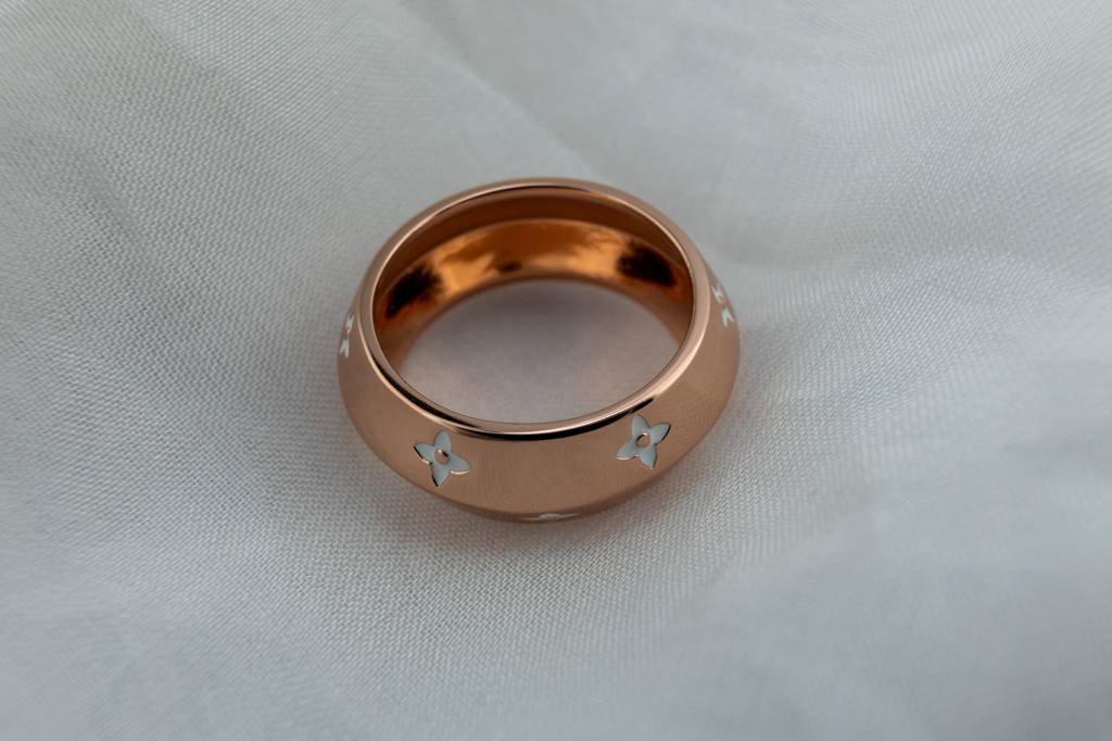 Rose Gold And White Enamel Floral Band Ring : SKU-P-RG09
