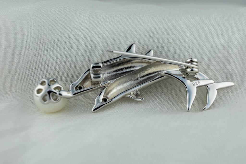 アクセサリー NANO gold plated pearl brooch SILVER 950 MIRAURA JEWELS The Pearl Diver'S Dolphin Silver Brooch · Eternz