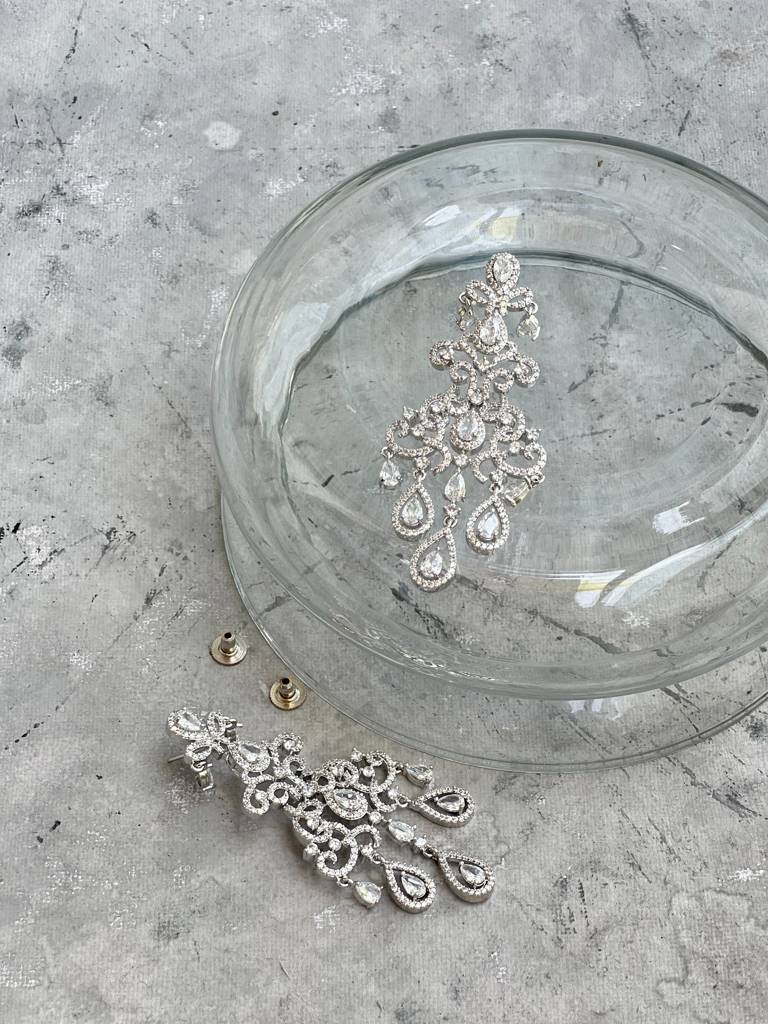 White Zircon Chandelier Drop Earrings : PR-943