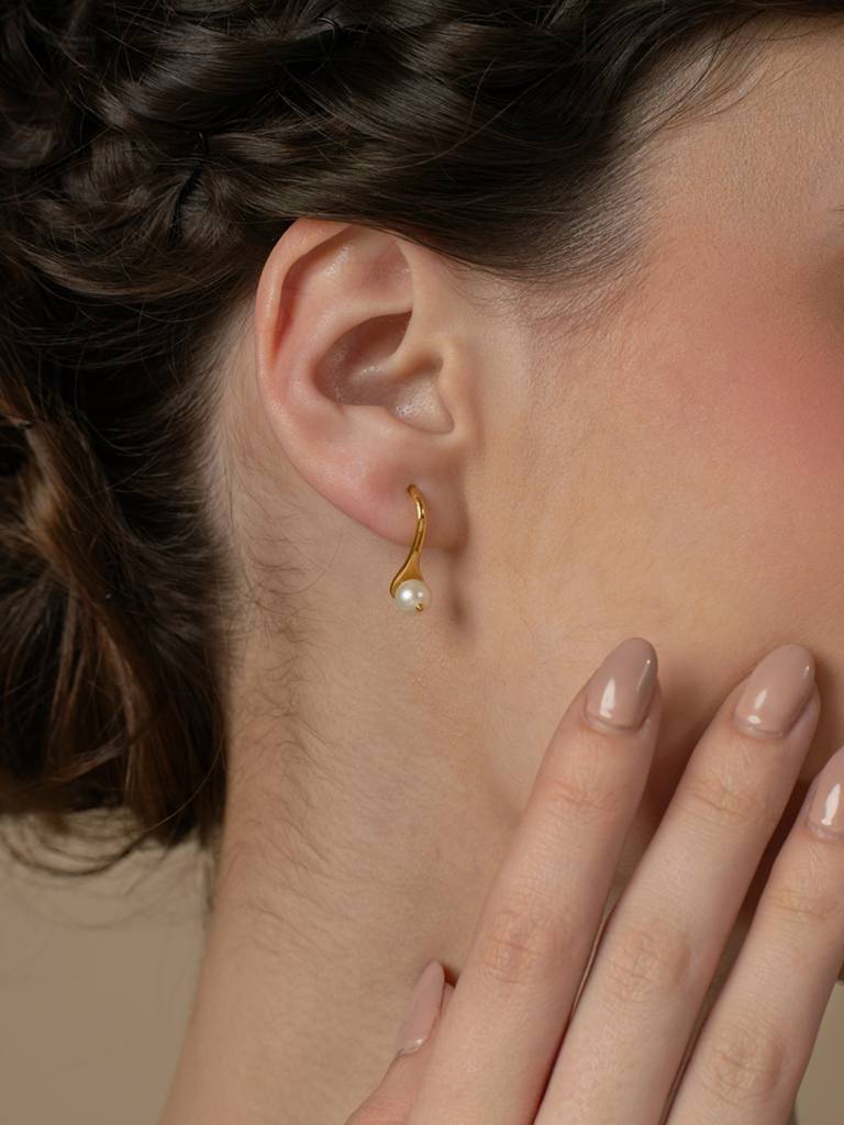 Classic Pearl Drops Earrings 925 Sterling Silver 18Kt Gold Vermeil Jewellery For Women : QM118003_Y