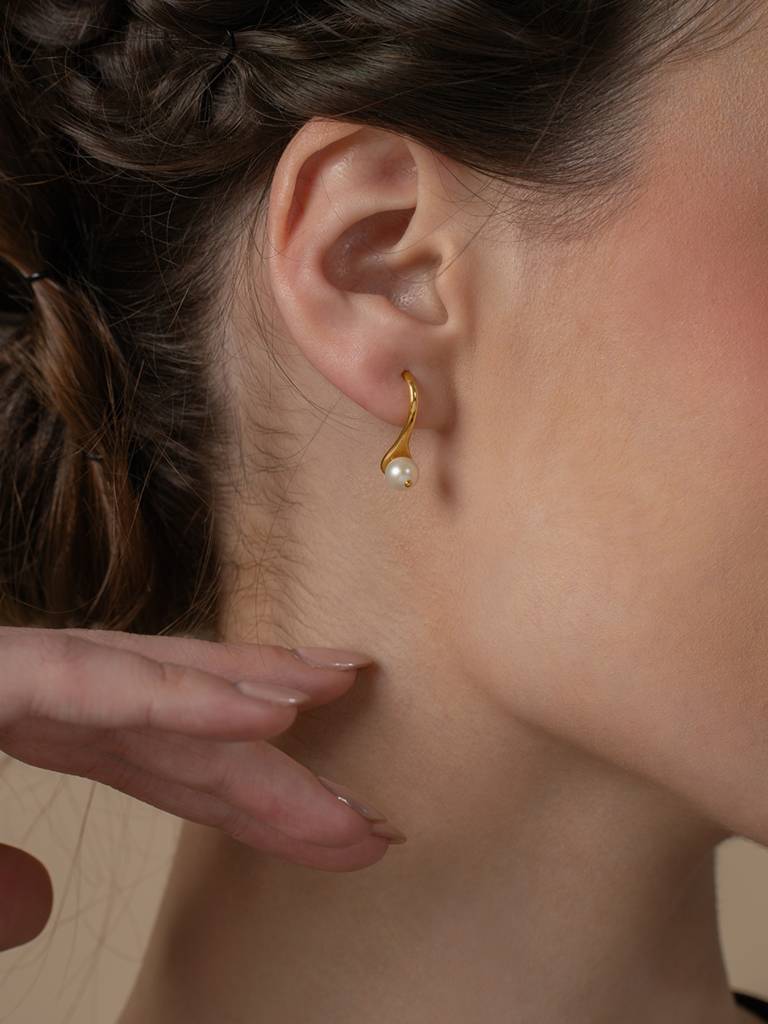 Classic Pearl Drops Earrings 925 Sterling Silver 18Kt Gold Vermeil Jewellery For Women : QM118003_Y