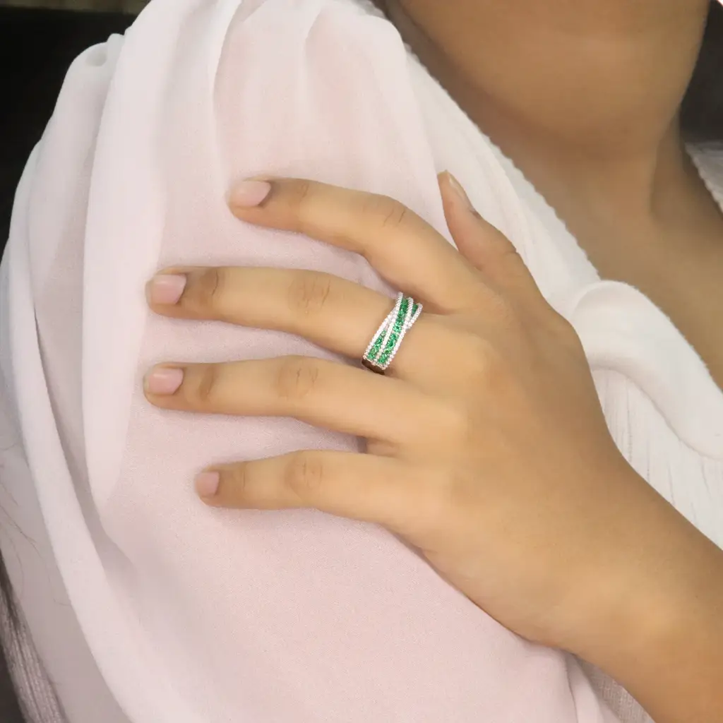 Criss Cross Ring : R03521-E