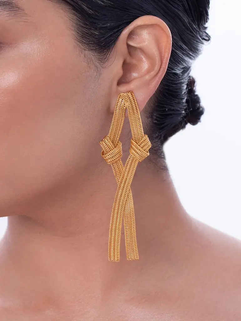 Double-Knotted Golden Mesh Short Earrings : M01-EA