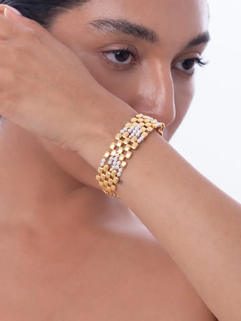 Pearly Golden Cutout Bracelet : M08-EA