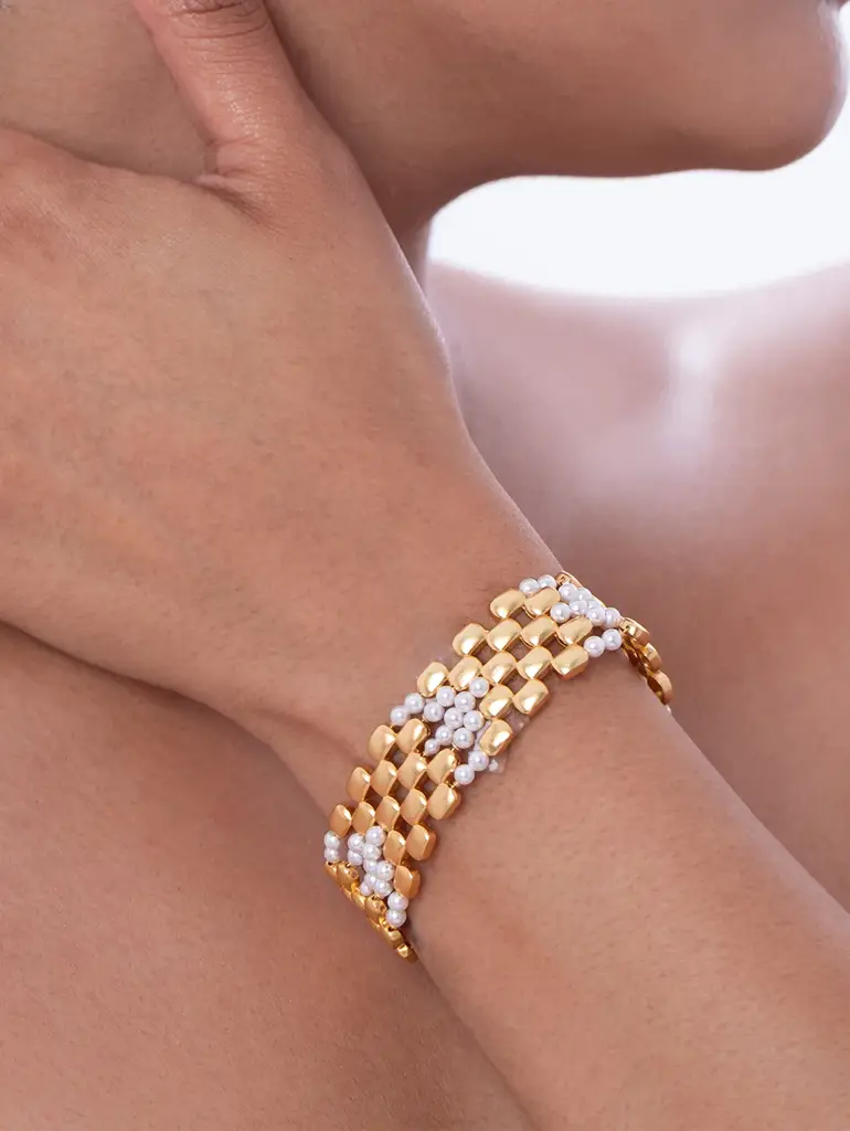 Pearly Golden Cutout Bracelet : M08-EA