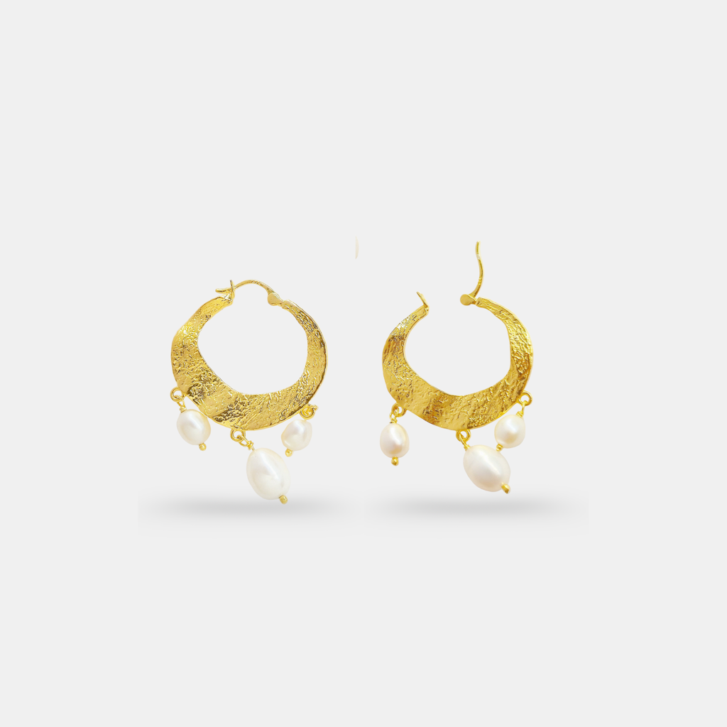 Capri Baroque Pearl Medium Hoop Earrings : ER-BPHP29-YG-WHT