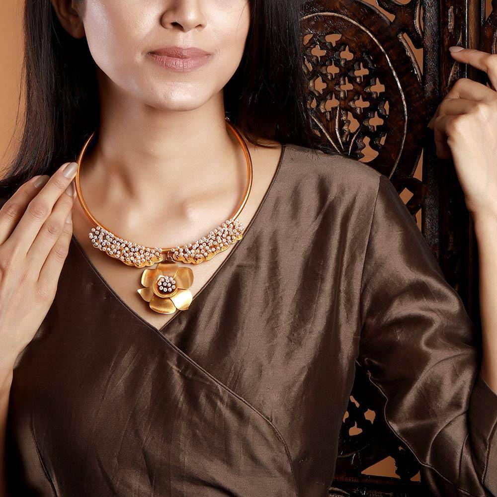 Gold Pearl & Buttercup Collar Necklace : S3105