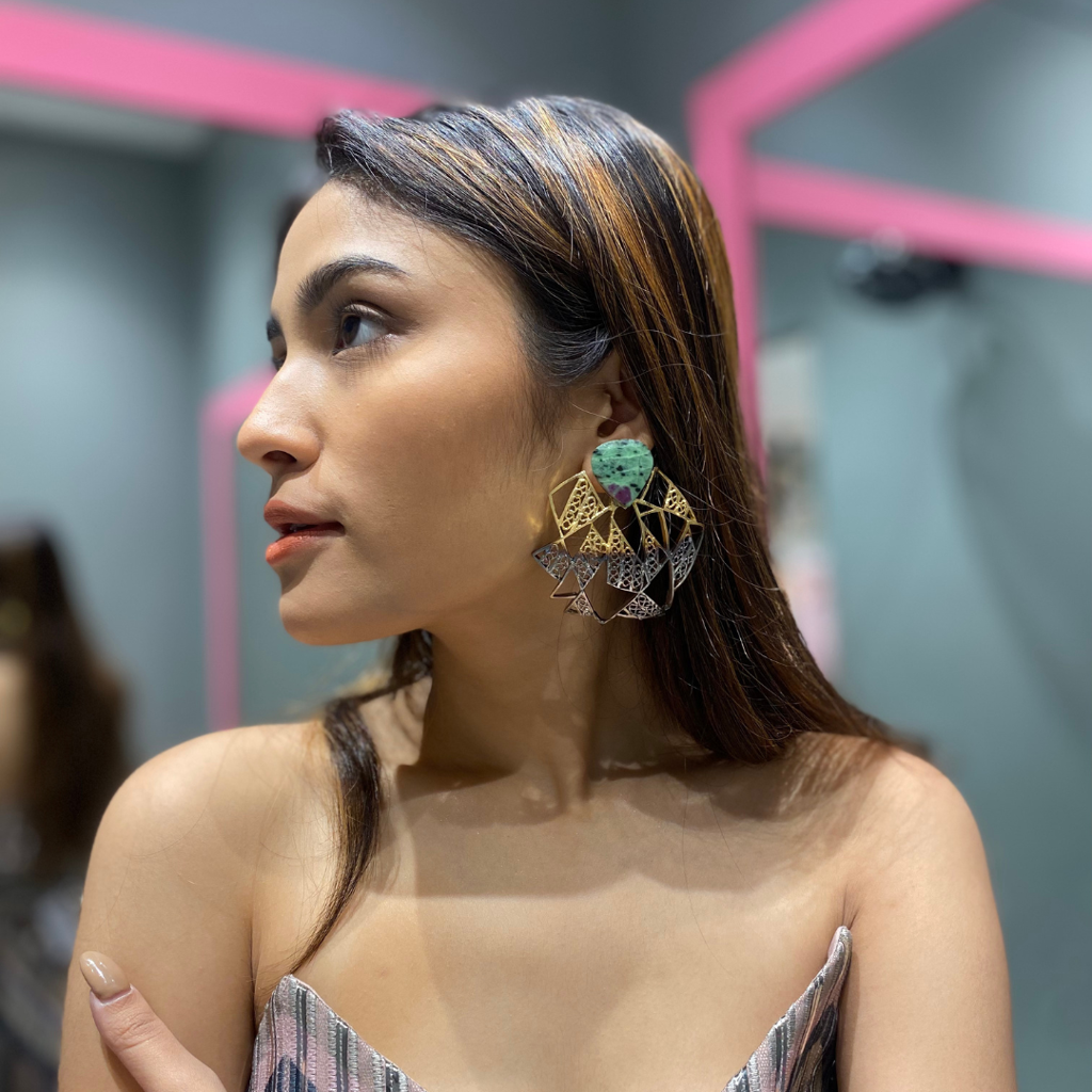 Titilating Triangle Earrings : AA-1058