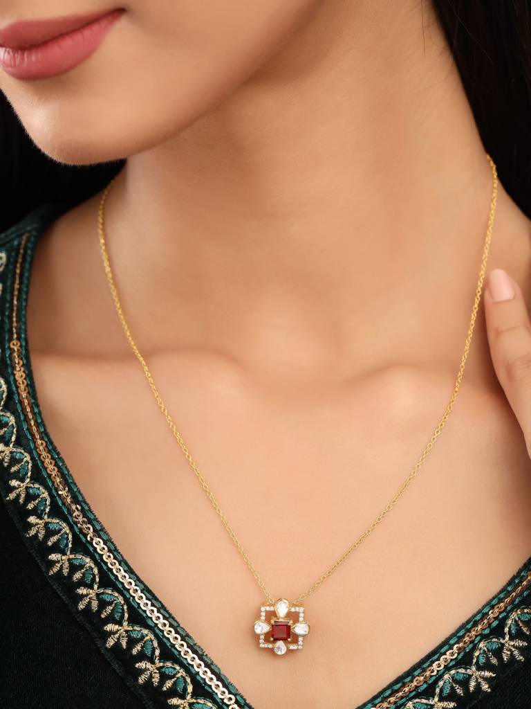 925 Sterling Silver Gold-Plated Garnet-Studded Pendant With Chain : SILDWP004