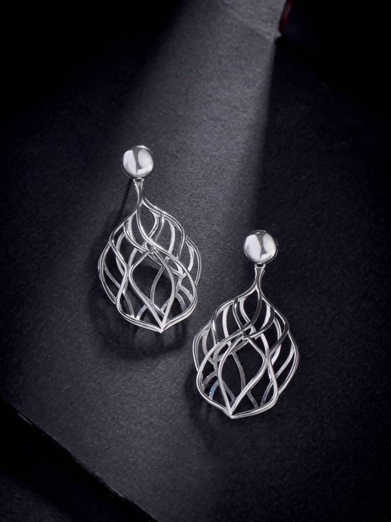 Kicky And Perky 925 Sterling Silver Floral Dangler Earring For Women : SILGENE022