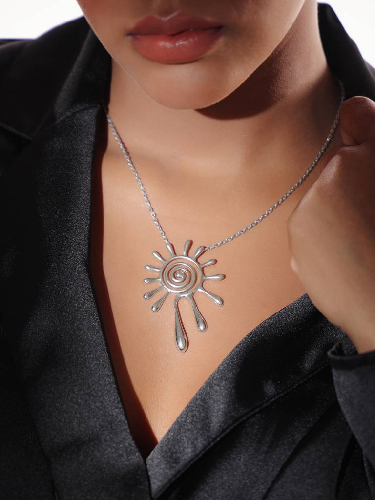 Kicky And Perky 925 Sterling Silver Abstract Pendant With Chain For Women : SILGENP004
