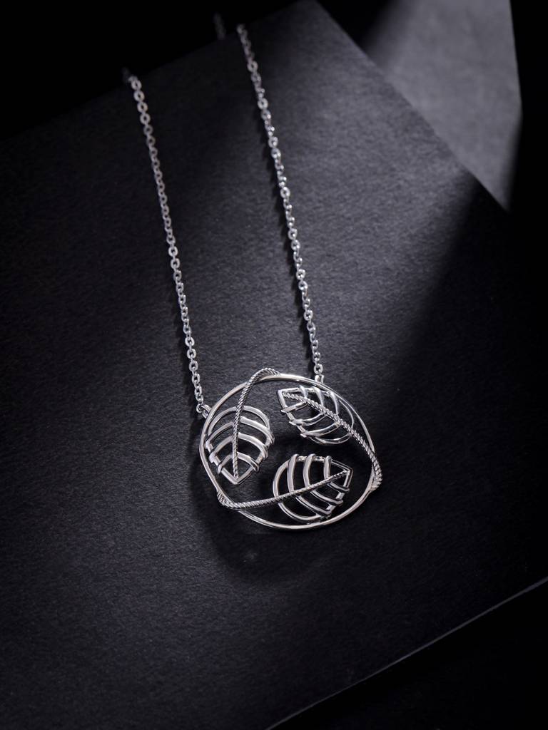 Kicky And Perky 925 Sterling Silver Leaf Pendant With Chain For Women : SILGENP006