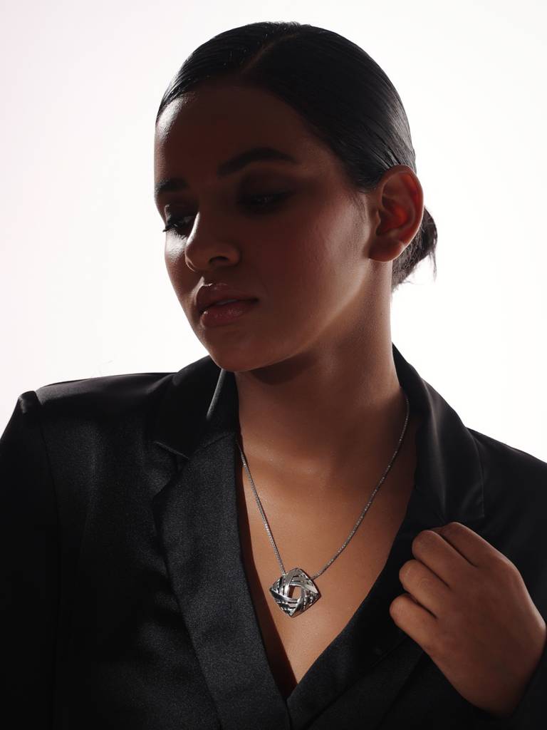 Kicky And Perky 925 Sterling Silver Weave Pendant With Chain For Women : SILGENP007
