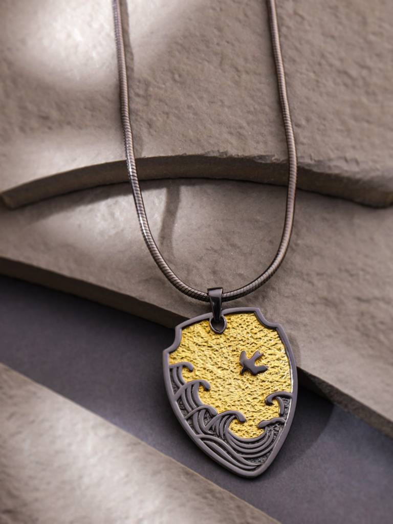 Aerion The Avian Shield Dual Tone Pendant With Chain For Men : SILMENP001