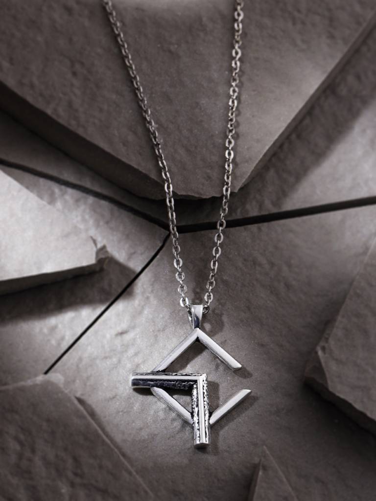 925 Sterling Silver With Men Pendant With Chain : SILMENP011_S
