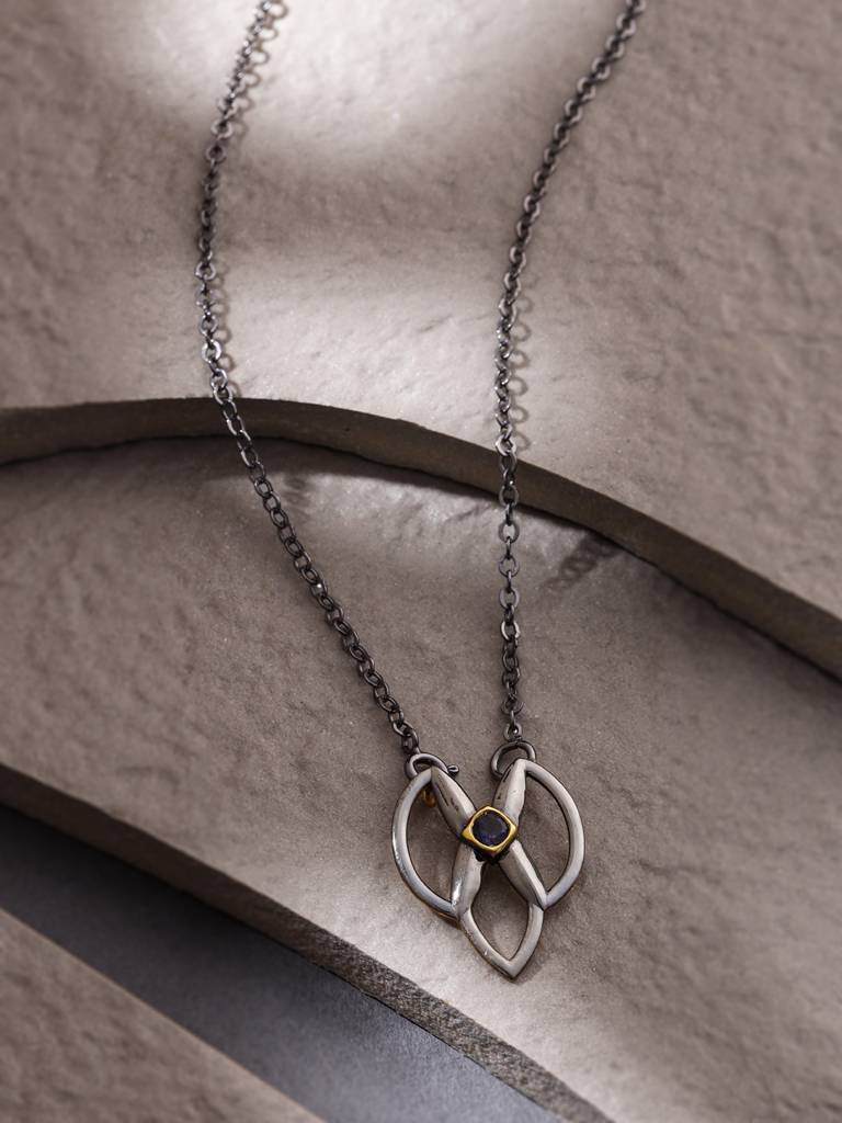 Veridian: The Timeless Relic Pendant With Chain For Men : SILMENP015