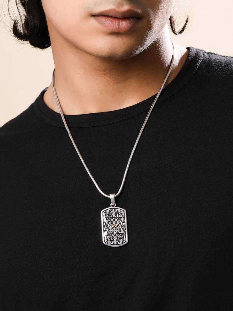 Sentinel'S Crest Black Pendant With Chain For Men : SILMENP020