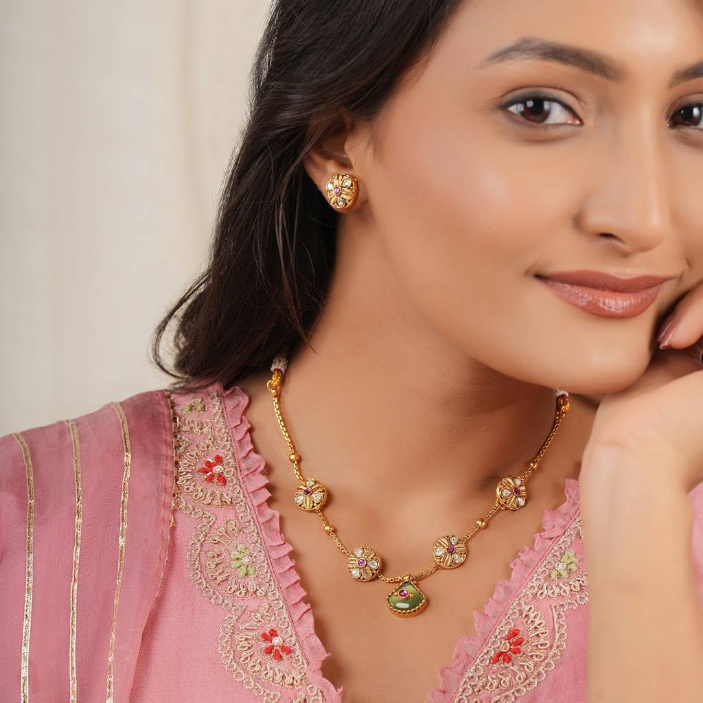 Beautiful Gold Emerald Vada Necklace Set : SJ1369