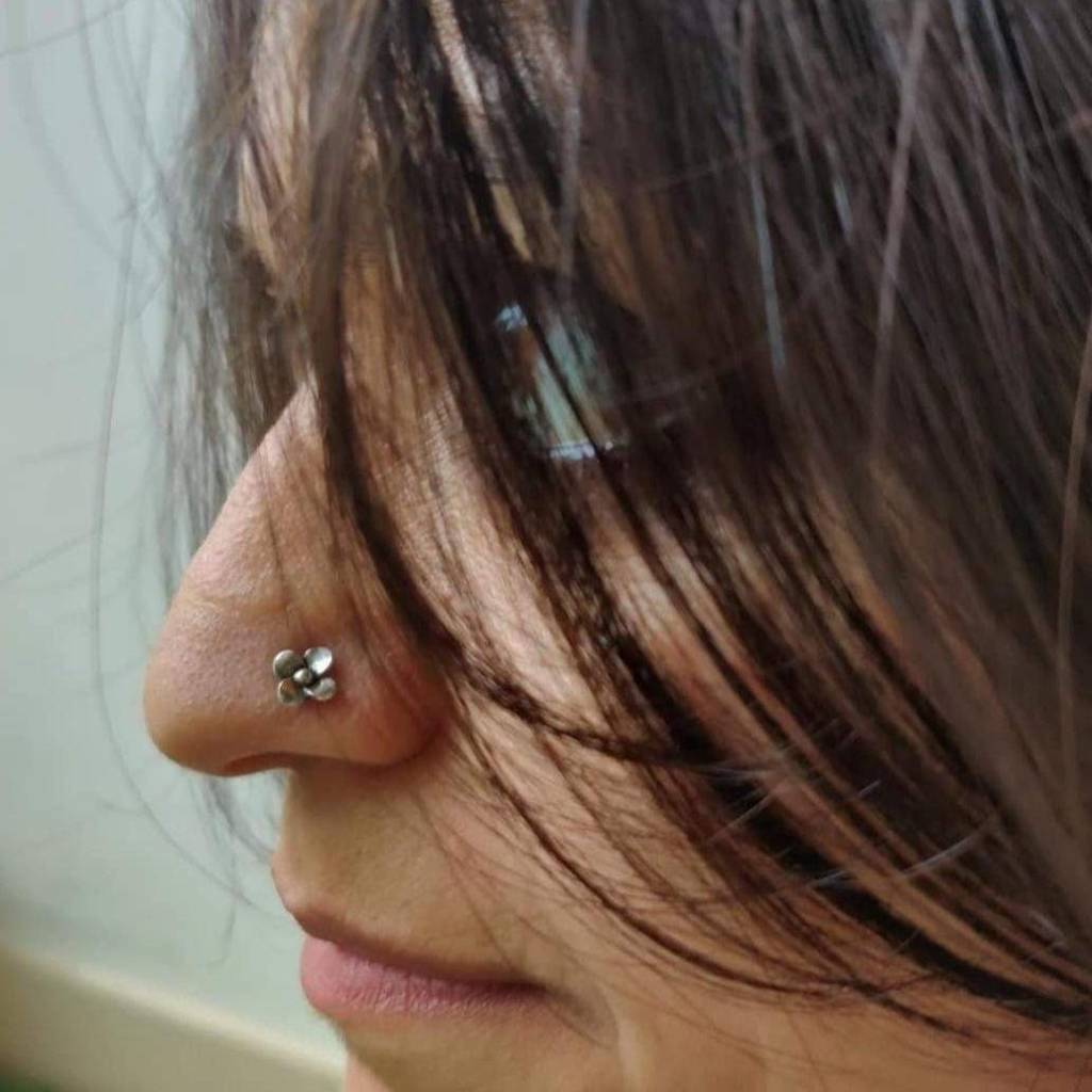 Tiny Flower Nosepin-Wire : SJ47-W