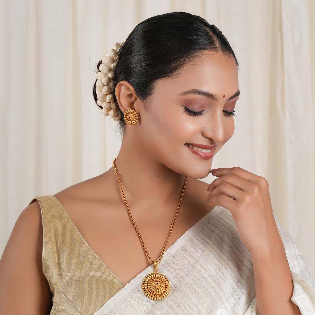 Beautiful Floral Antique Gold Pendant Set With Earring : SJ500