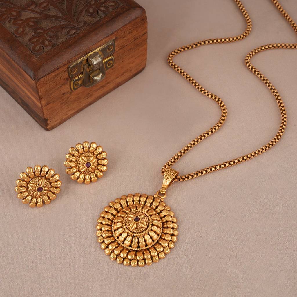 Beautiful Floral Antique Gold Pendant Set With Earring : SJ500