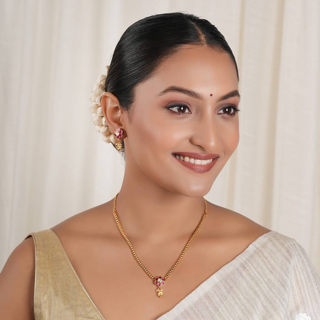 Delicate Floral Antique Gold Stone Pendant Necklace Set : SJ535