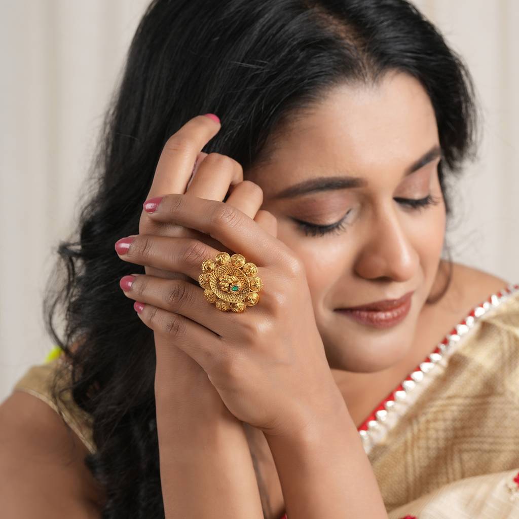 Stunning High Gold Floral Finger Ring : SJ583