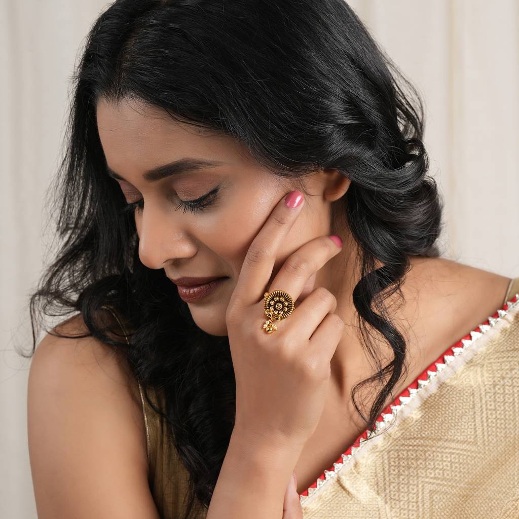 Elegant Sleek Floral Antique Gold Finger Ring : SJ617