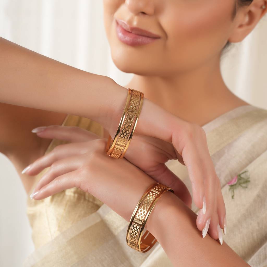 Broad Gold Plated Carved Bangle Set : SJ700-702