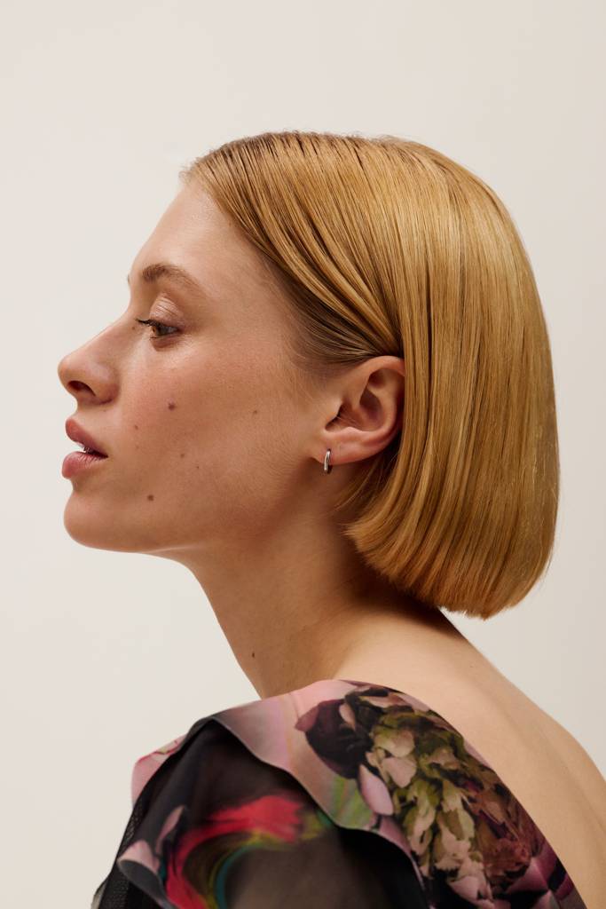 Crislie: Logo Hoop Earrings (12Mm) : TBJ3746-01-03