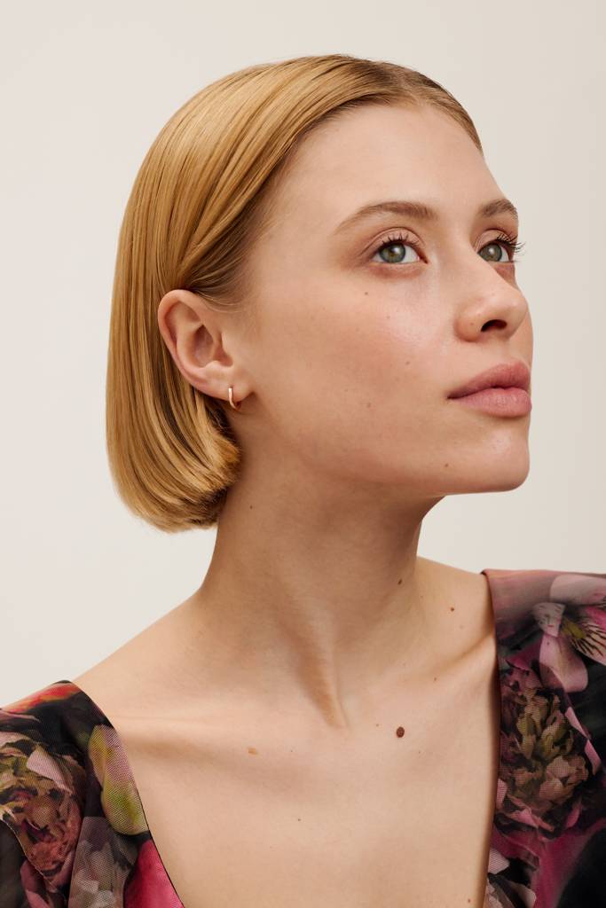 Crislie: Logo Hoop Earrings (12Mm) : TBJ3746-24-03