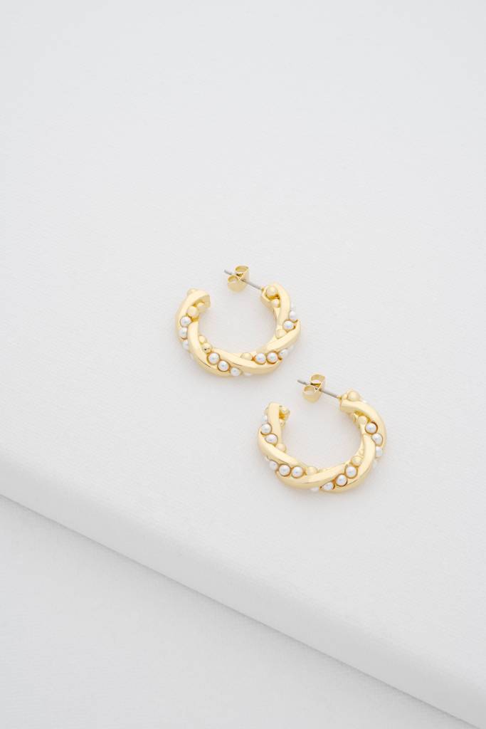 Tiyaa: Twisted Pearl Hoop Earrings : TBJ3953-02-28