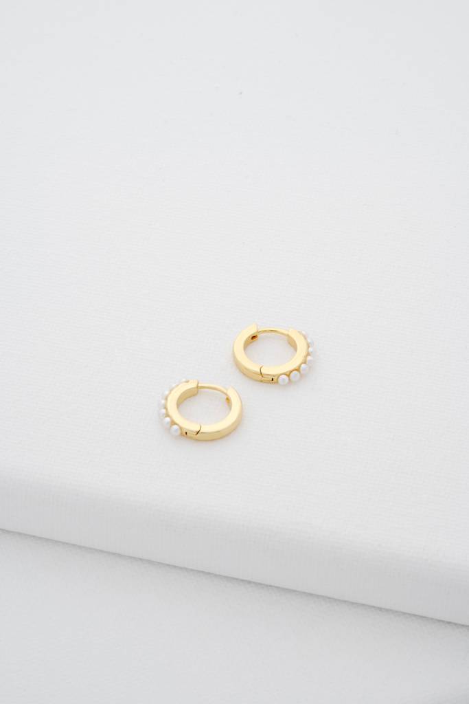 Persia: Pearl Huggie Earrings : TBJ3983-02-28