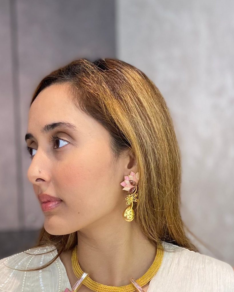 Statera Blume Earrings : BR-1056