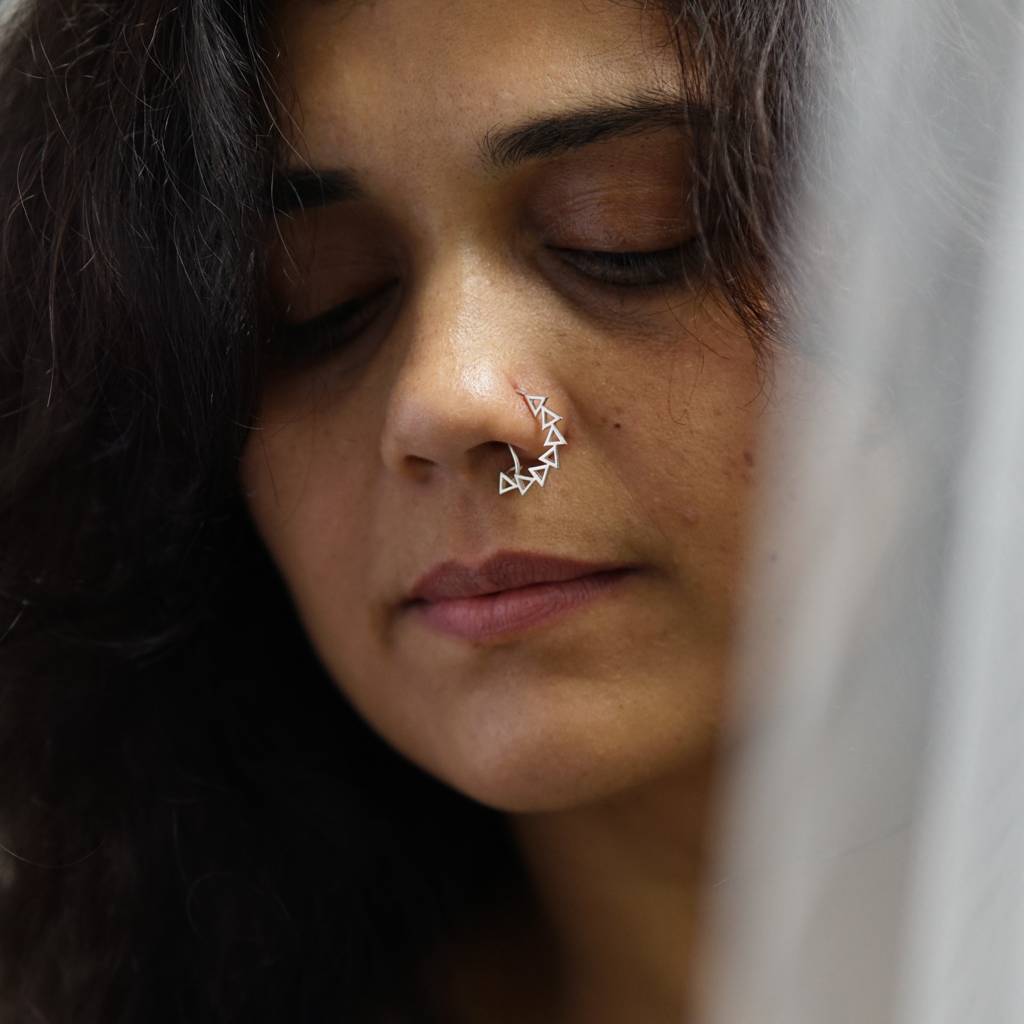 Triangle Line Nath (Left, Clip On) : Triangle_Line_Nath