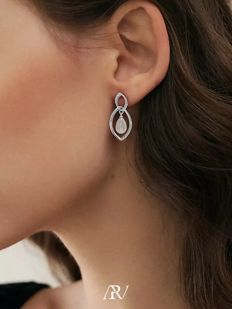 Twisty Twilight Pearl Earrings : ARV-ER-045