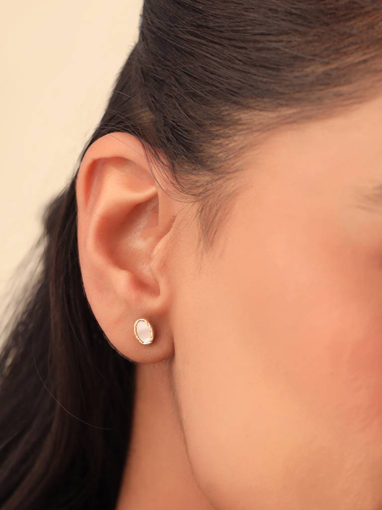 Kicky & Perky 925 Sterling Silver 14K Gold Plated Oval Mother Of Pearl Stud Earrings : VSILIJE029_G