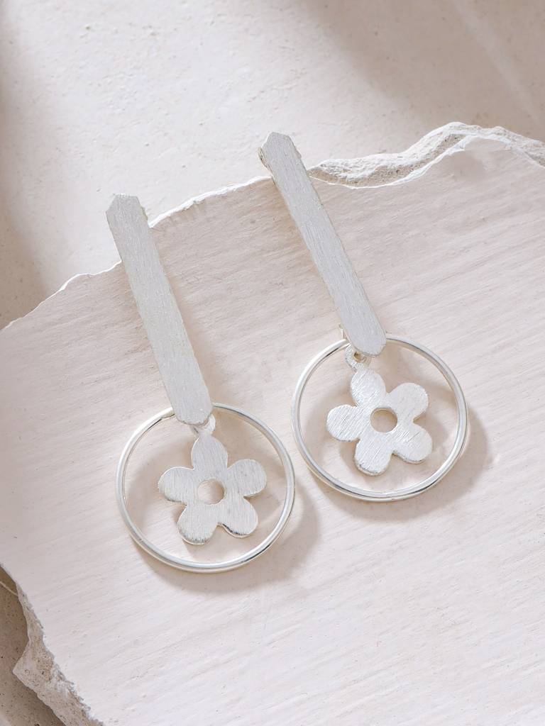 Kicky & Perky 925 Sterling Silver Geometric Floral Scratch-Finish Earrings : VSILIJE041