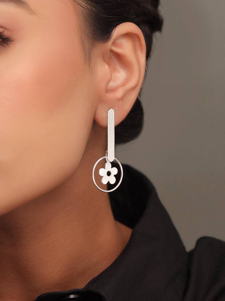 Kicky & Perky 925 Sterling Silver Geometric Floral Scratch-Finish Earrings : VSILIJE041