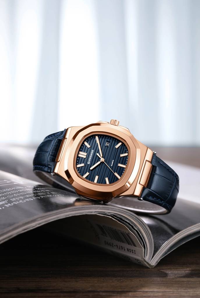 Analog Wrist Watch For Men Stylish Metal Strap With Water Resistant 3 Hand Mechanism For Men And Boys To Complim : GZ-50104-01